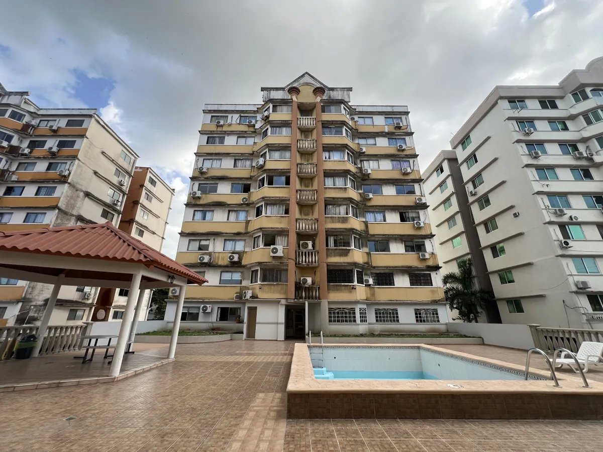 Apartment For Sale in Parque Lefevre