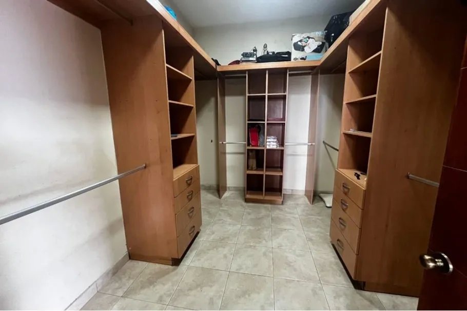 Duplex For Sale in PH. Castellanos, calle Gabonea