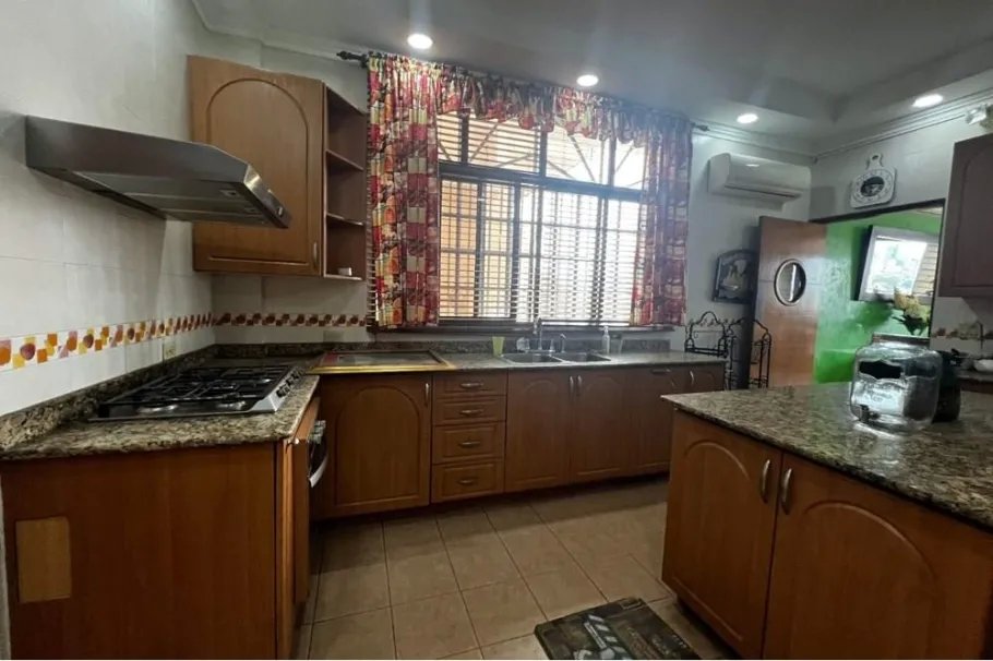 Duplex For Sale in PH. Castellanos, calle Gabonea
