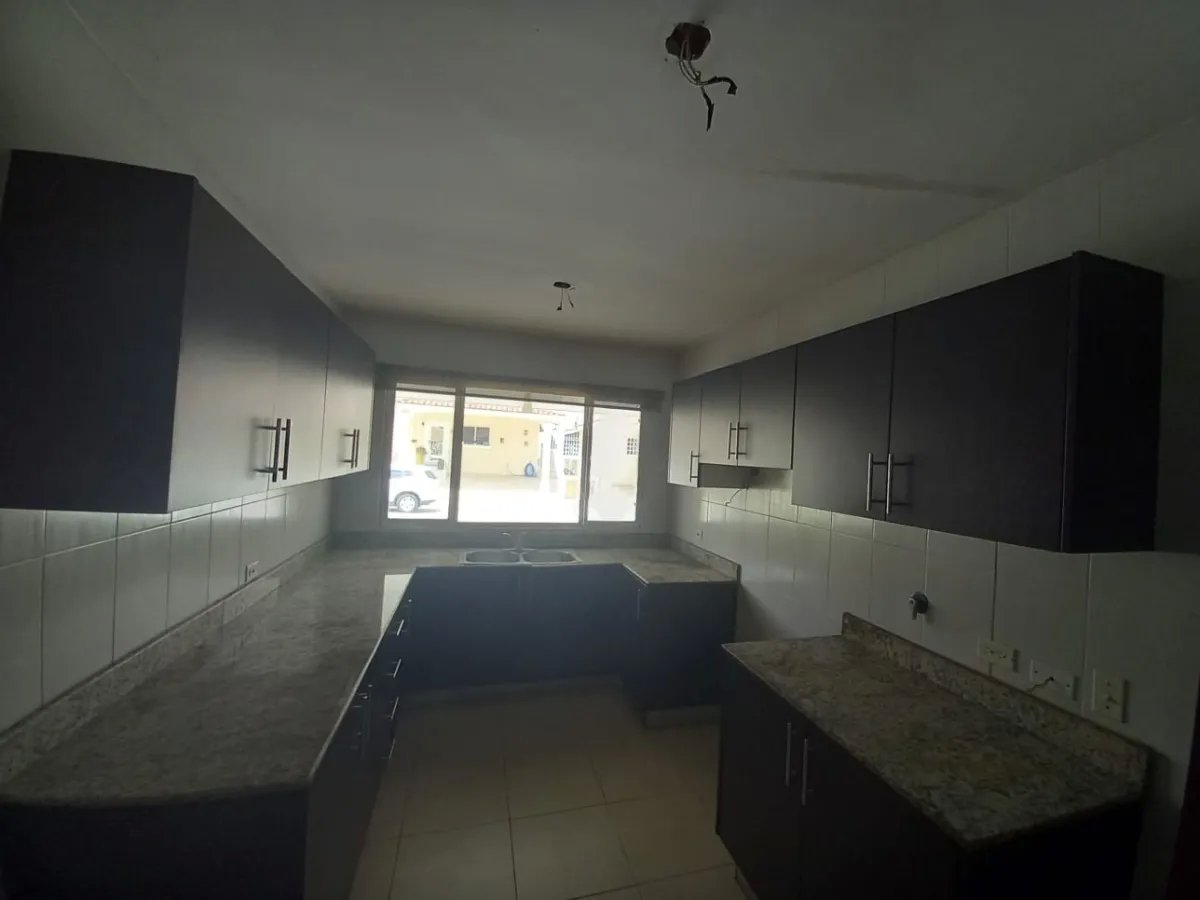 Single Family Detached For Sale in  Villa Lucre