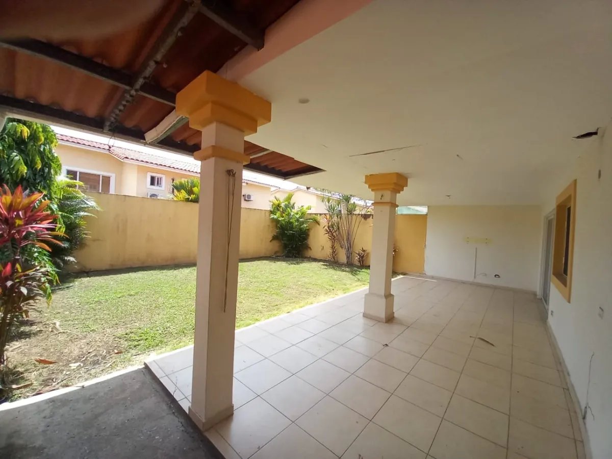 Single Family Detached For Sale in  Villa Lucre