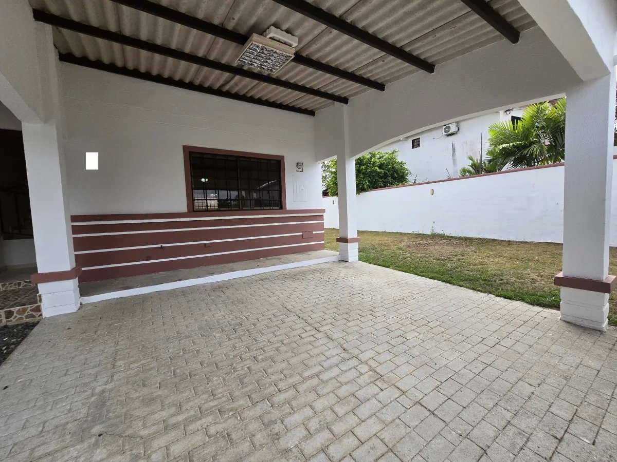 Duplex For Sale in Las Cumbres