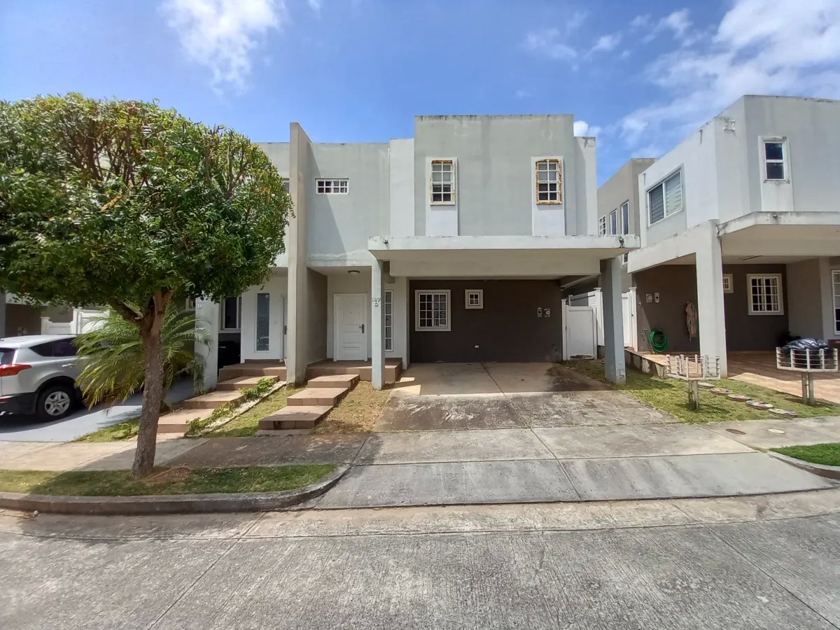 Duplex For Sale in Brisas del Golf