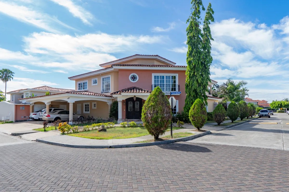 Single Family Detached For Sale in Costa Bay, Costa del Este