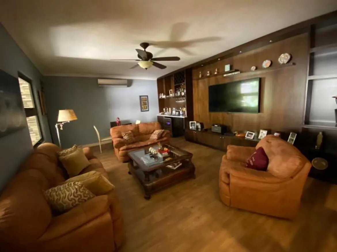 Single Family Detached For Sale in Juan diaz