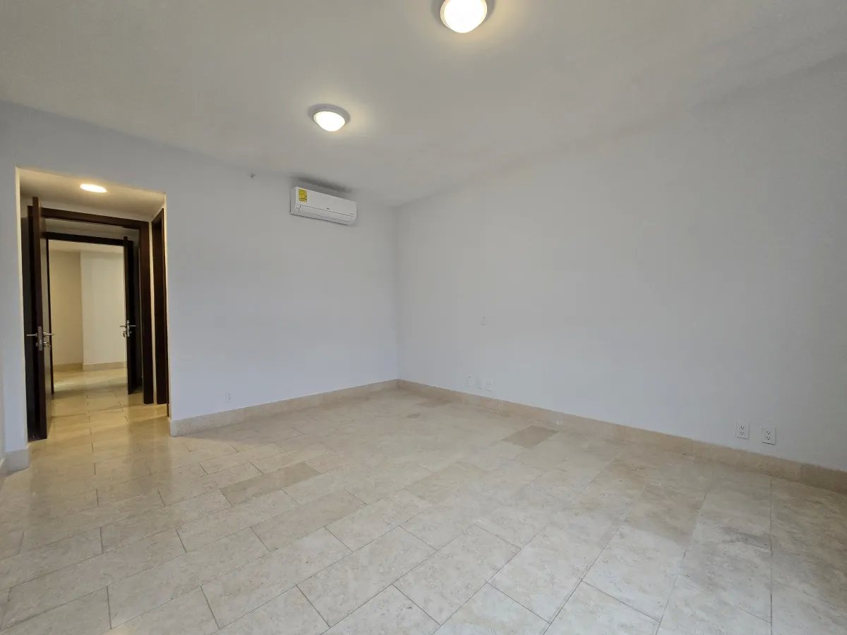 Apartment For Sale in Boulevard Santa María