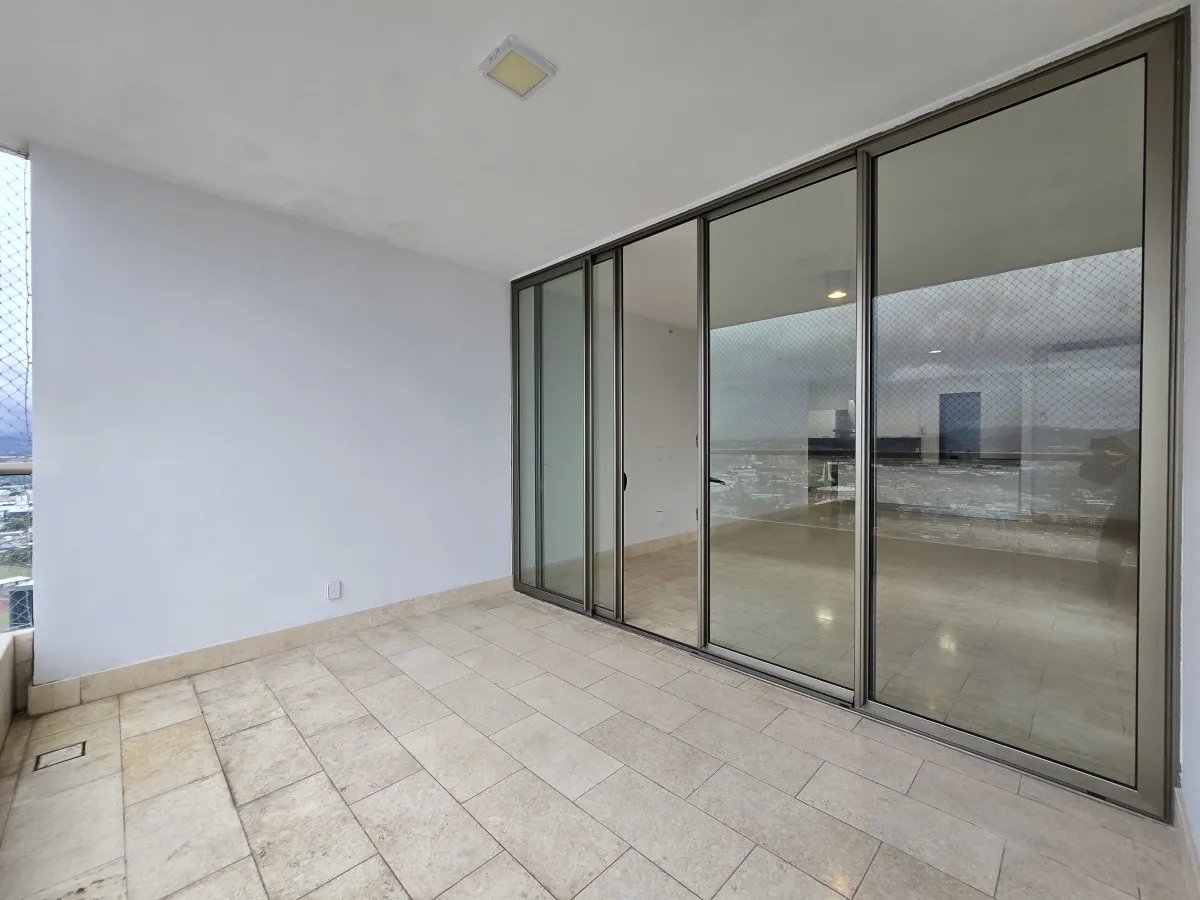 Apartment For Sale in Boulevard Santa María