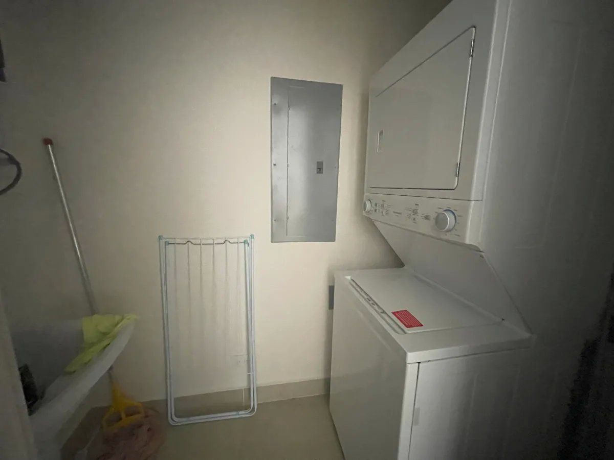 Apartment For Rent in Calle Santa María