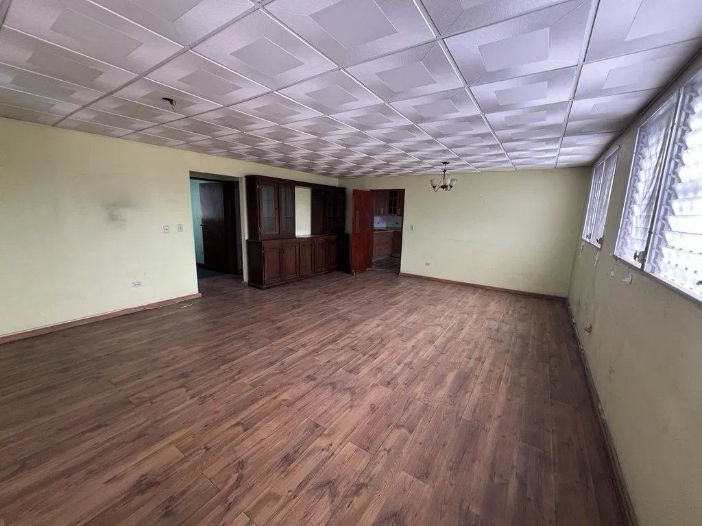 Multi-Family For Sale in Calle 75D Oeste