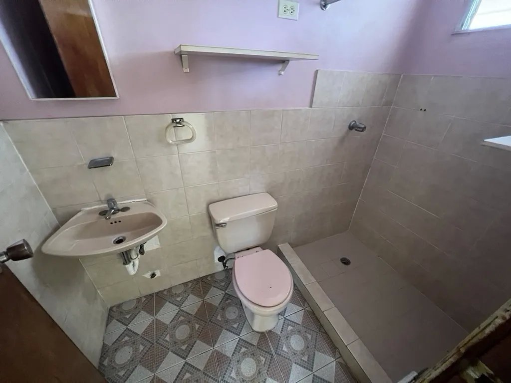 Multi-Family For Sale in Calle 75D Oeste