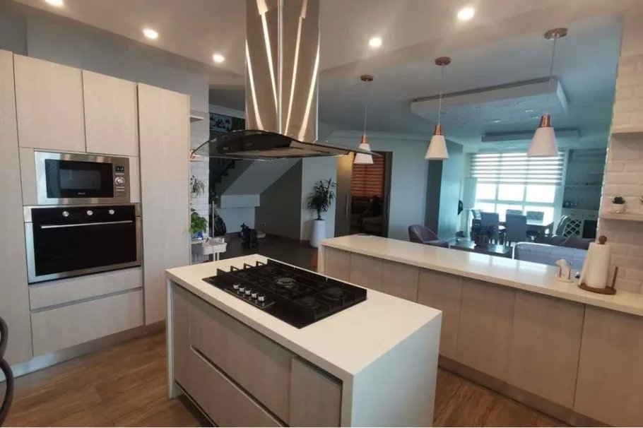 Apartment For Sale in San Francisco