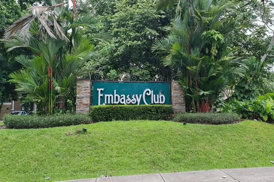 Se alquila apartamento amueblado en Embassy Club, Clayton