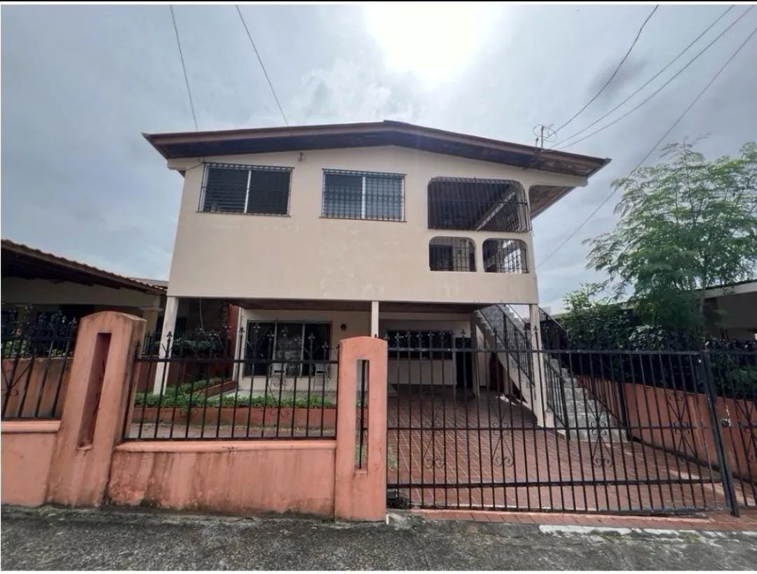Townhouse For Sale in Betania