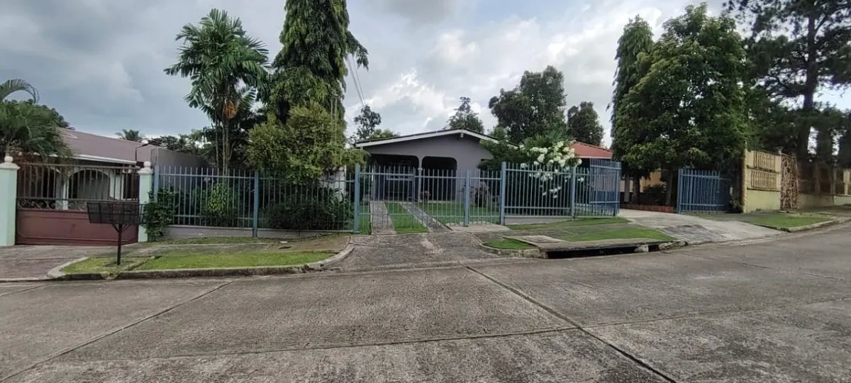 Single Family Attached For Sale in ARRAIJAN