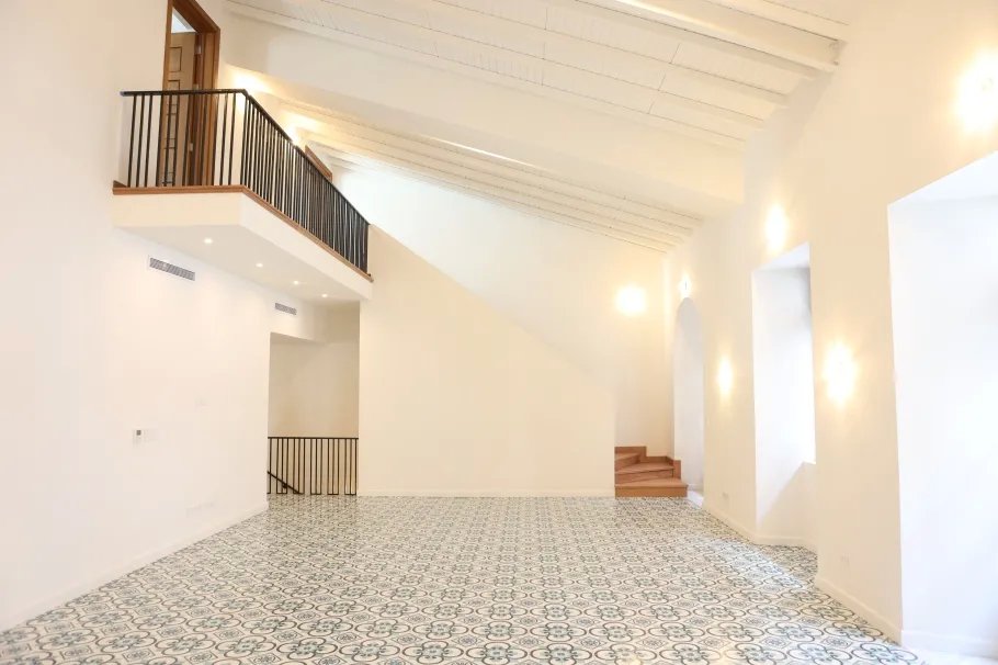 Apartment For Sale in Avenida A