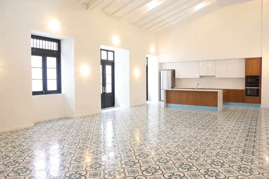 Apartment For Sale in Avenida A