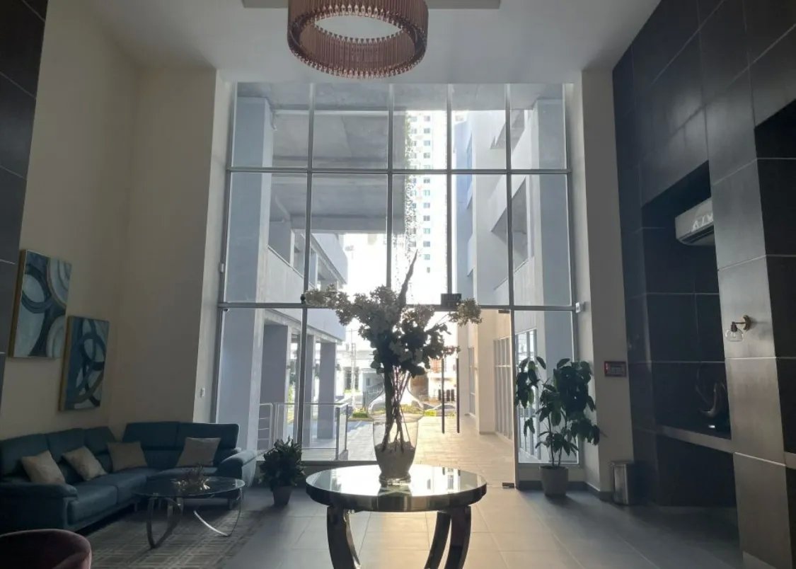 Apartment For Rent in Vía España