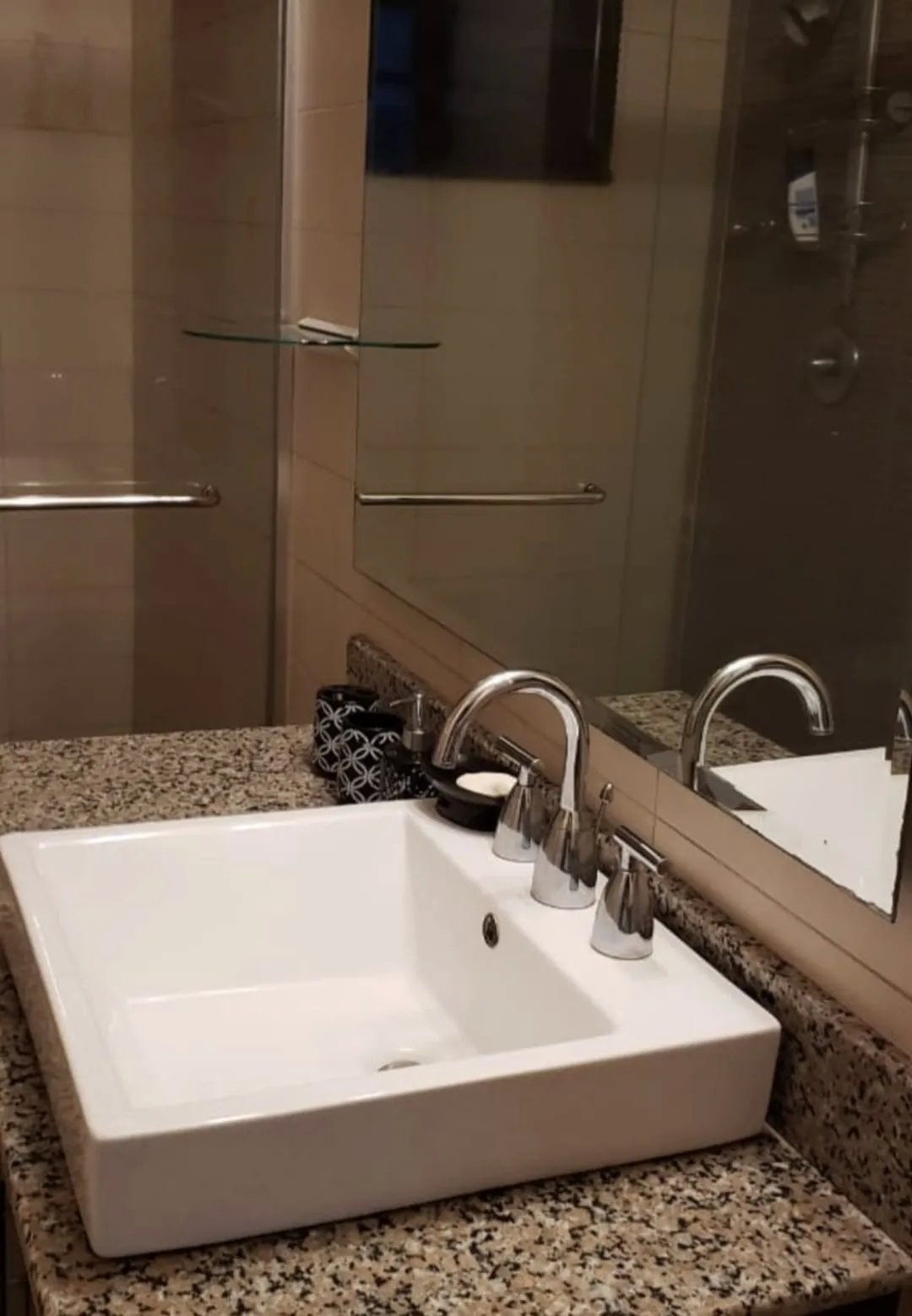 Se Alquila hermoso apartamento en El Cangrejo PH Vitro