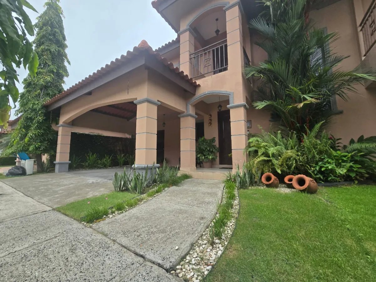 Duplex For Sale in Versalles