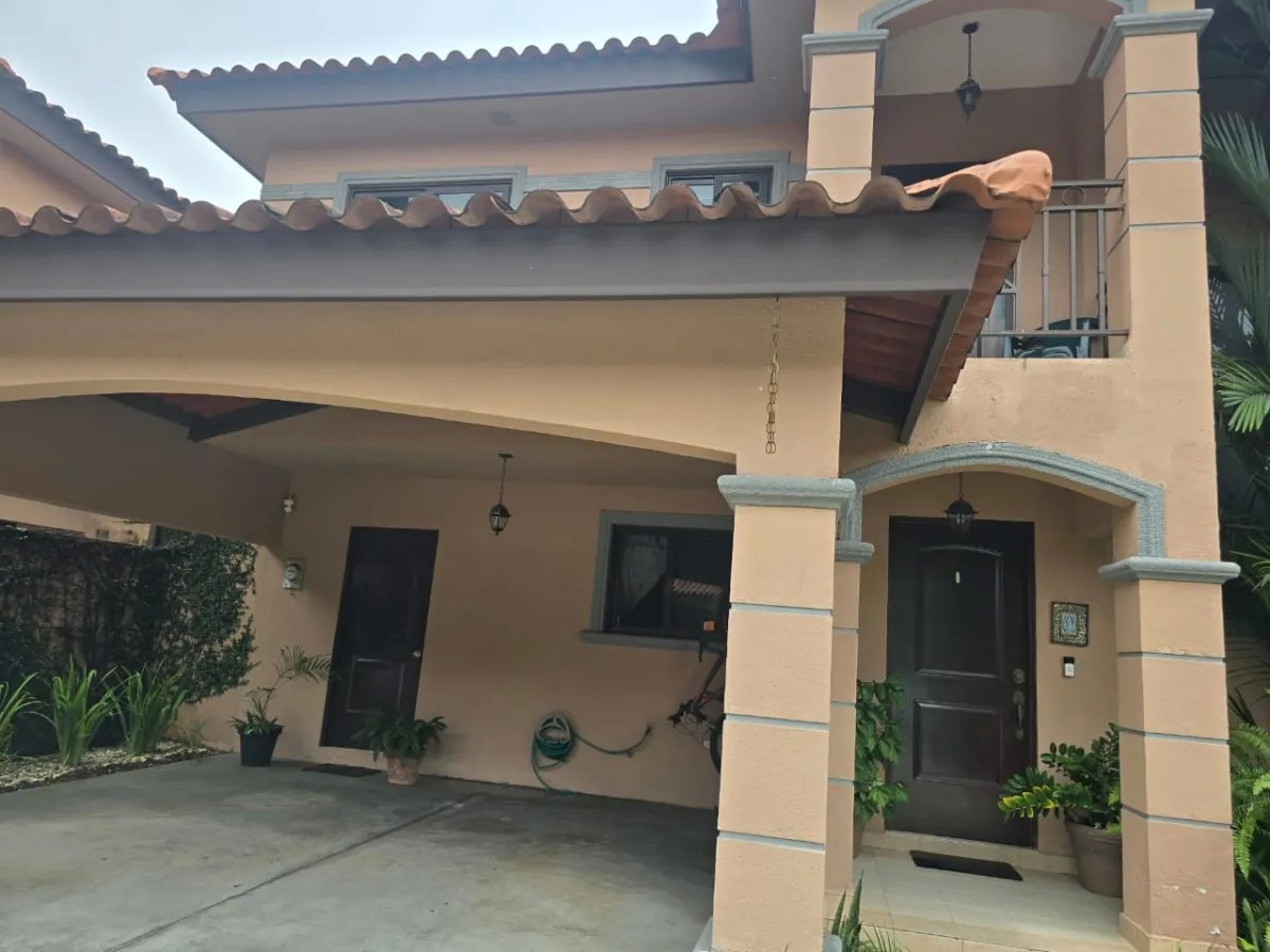 Duplex For Sale in Versalles