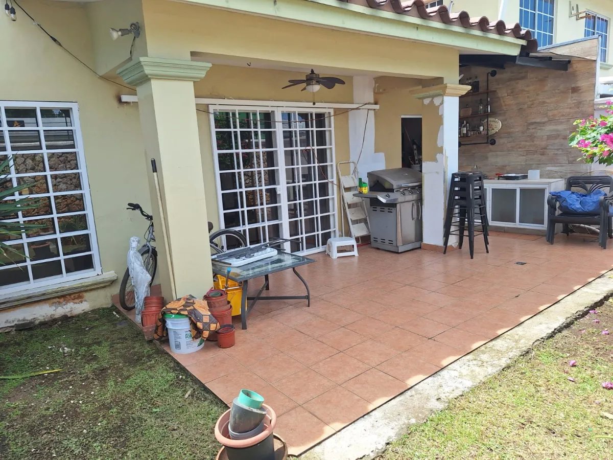 VENTA DE CASA EN PH DORADO SPRING, CONDADO DEL REY