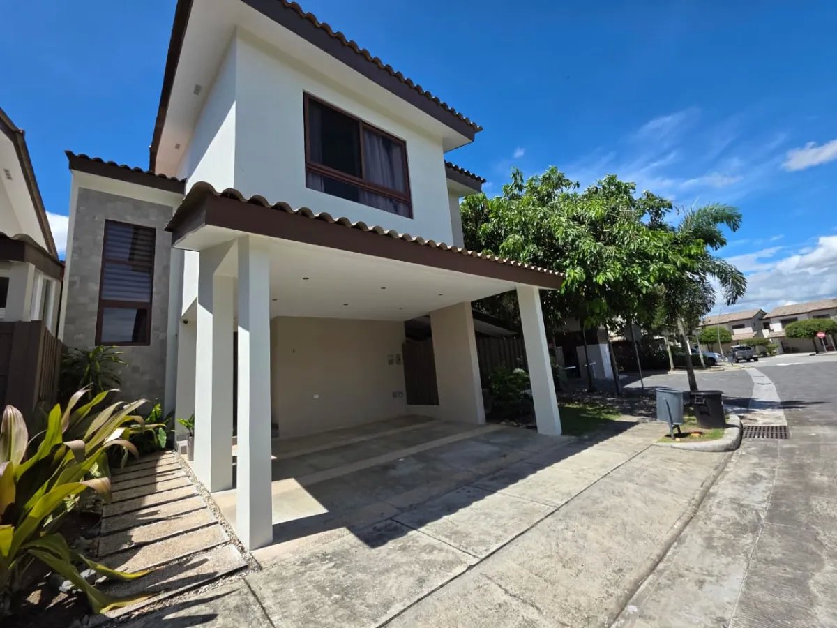 Single Family Detached For Sale in BRISAS DEL GOLF