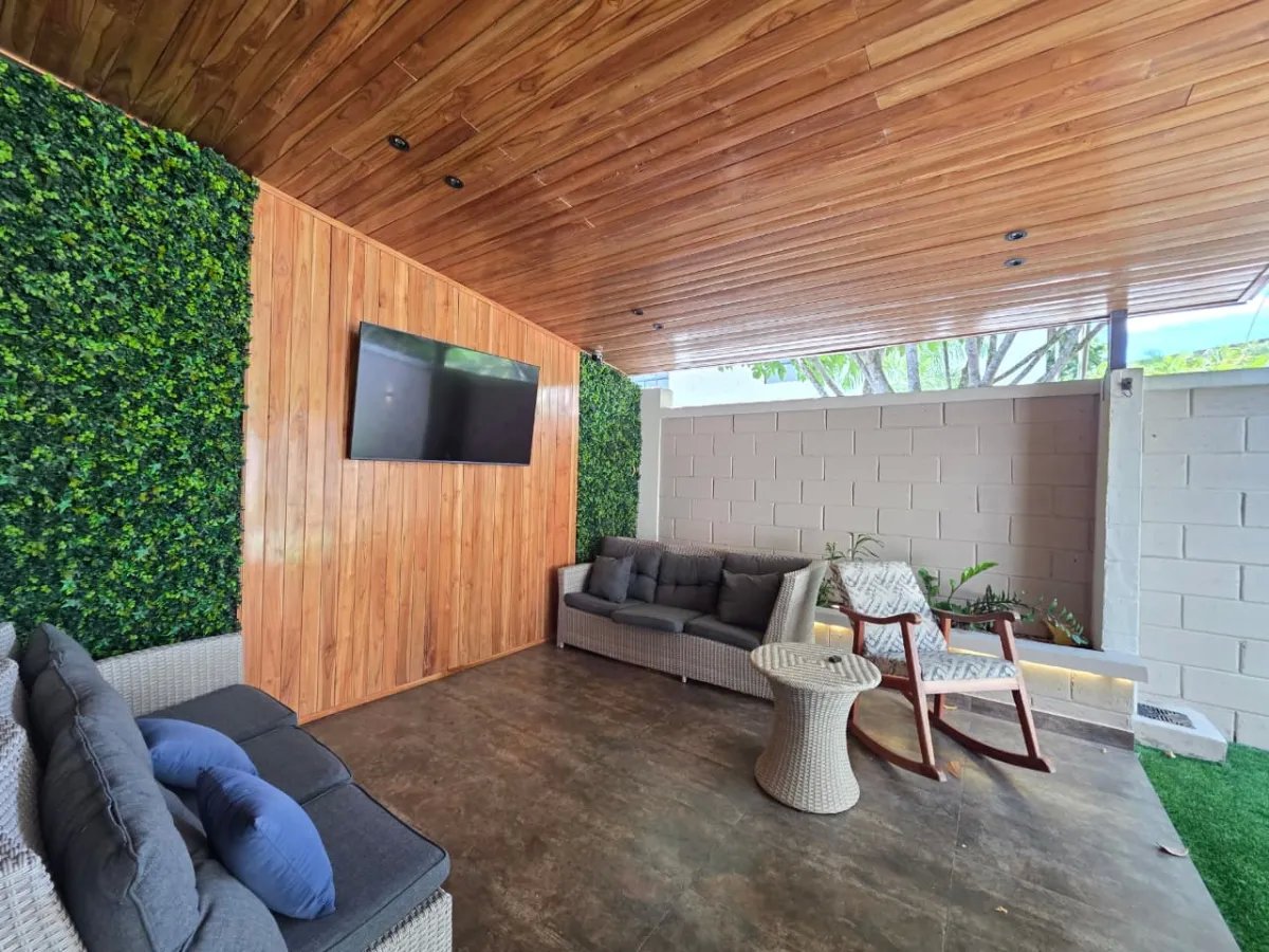 VENTA DE CASA EN PH GARDENIAS, BRISAS DEL GOLF
