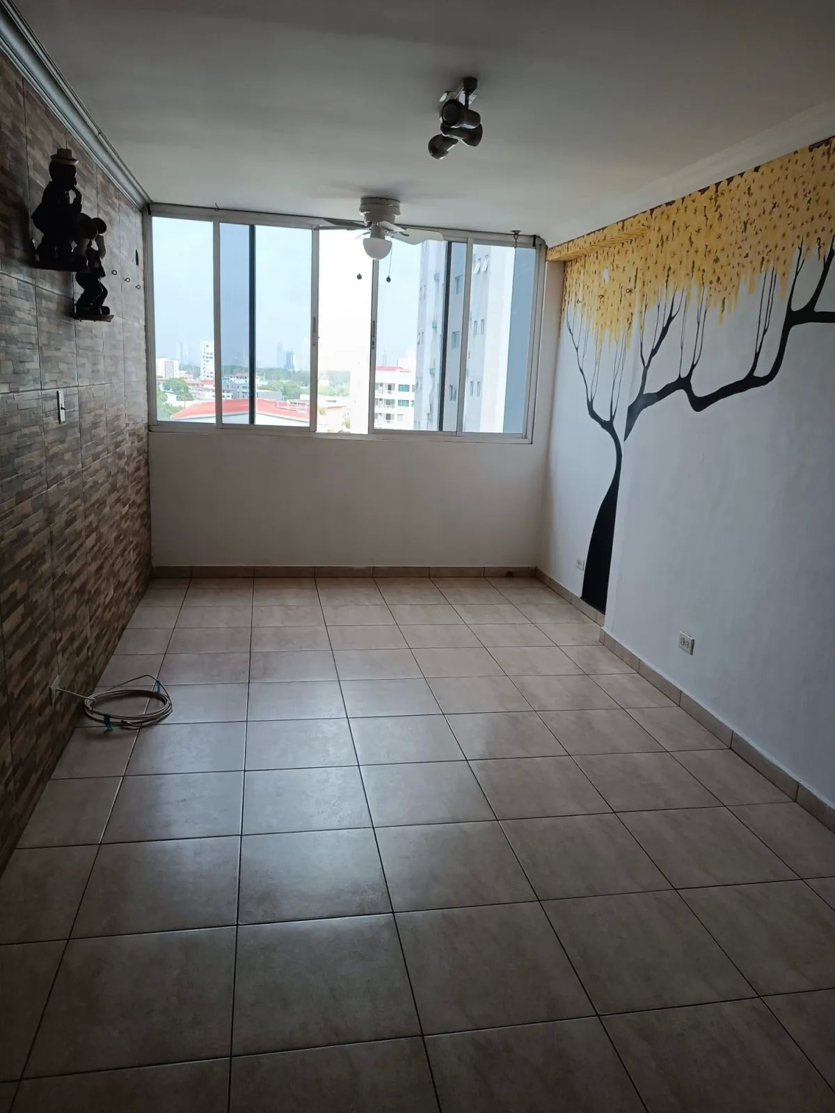 Apartment For Rent in Calle 81 Este