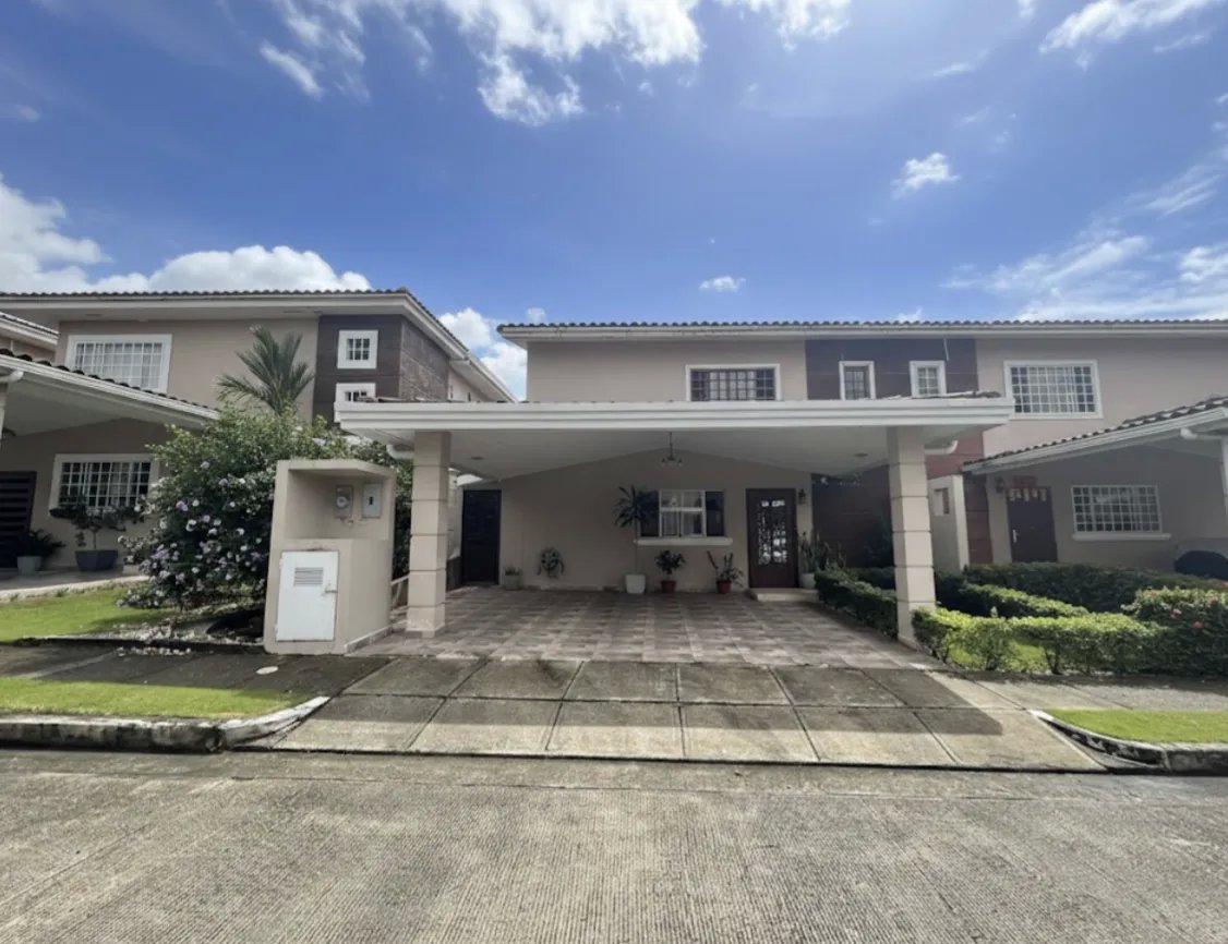 Duplex For Sale in Venta de casa en PH Villa Tiber, Villas del Golf