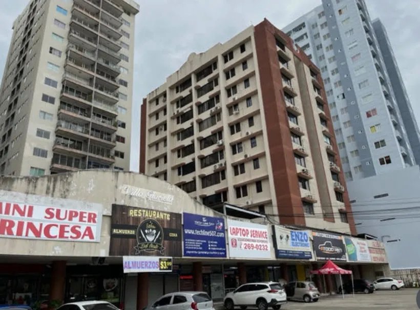 Apartment For Sale in Venta en PH Villa Gloriela ¡Oportunidad Única!