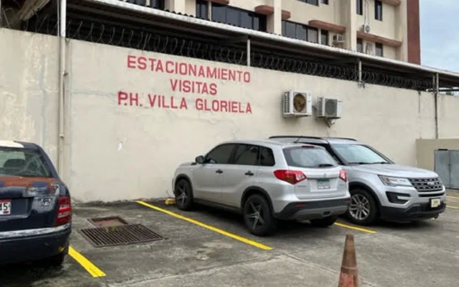 Apartment For Sale in Venta en PH Villa Gloriela ¡Oportunidad Única!