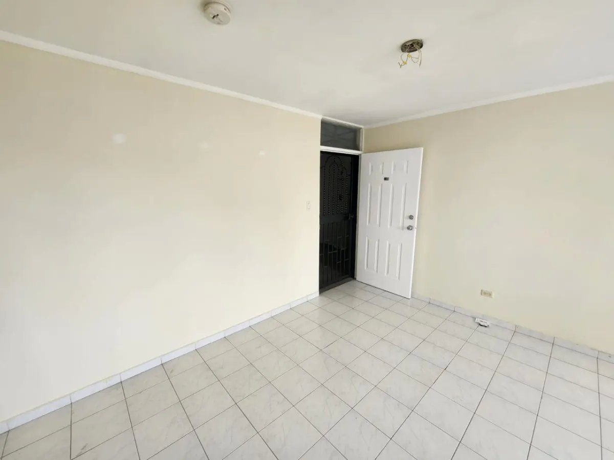 Apartment For Sale in Venta en PH Villa Gloriela ¡Oportunidad Única!