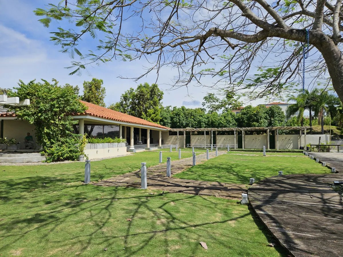 Single Family Detached For Sale in Vista Mar Boulevard