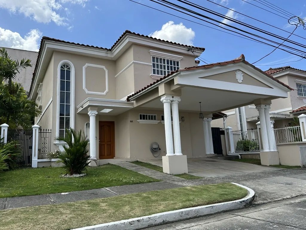 Single Family Detached For Rent in Altos de Panamá I