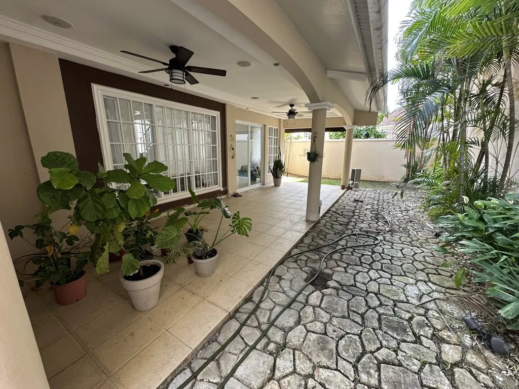 Single Family Detached For Rent in Altos de Panamá I