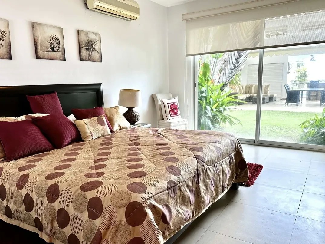 Venta de Villa con piscina y vista al mar en Bijao