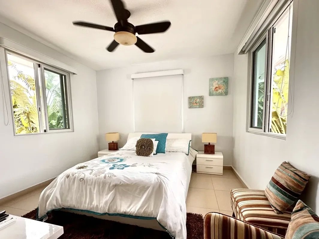 Venta de Villa con piscina y vista al mar en Bijao
