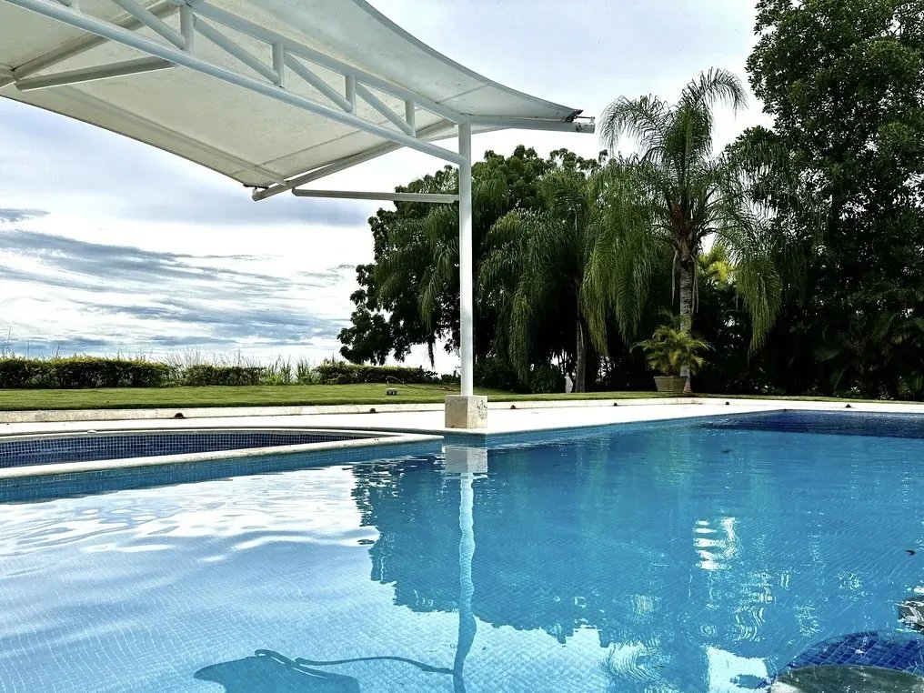 Venta de Villa con piscina y vista al mar en Bijao