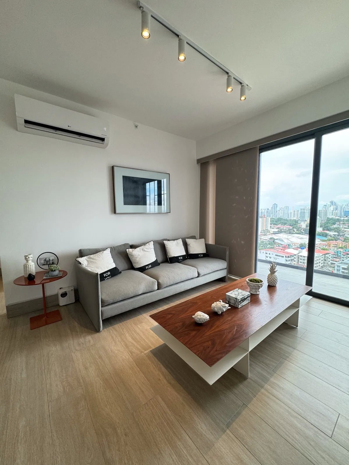 Apartment For Sale in Avenida 3 1/2 Norte