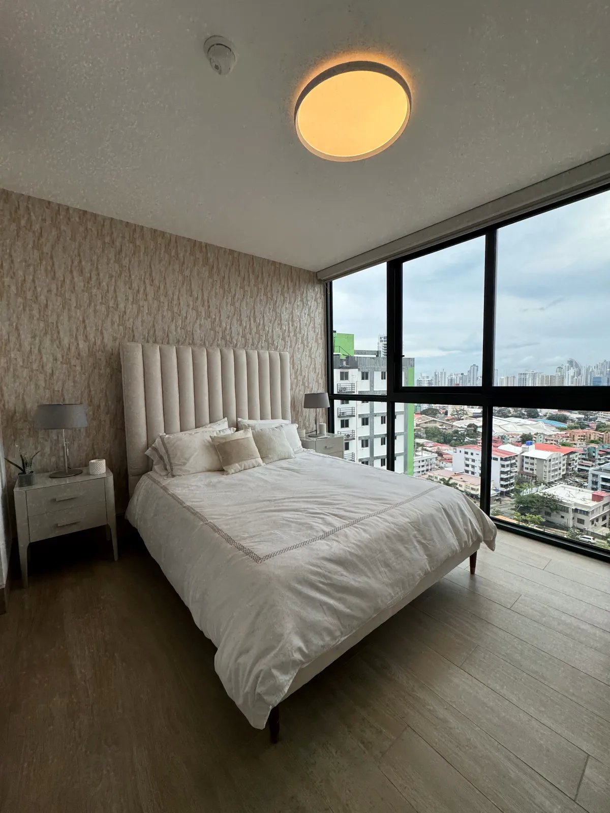 Apartment For Sale in Avenida 3 1/2 Norte