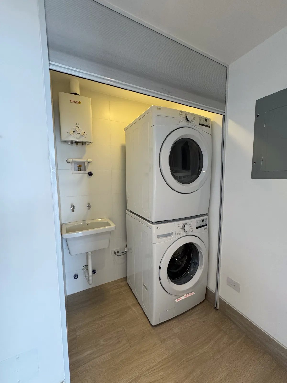 Apartment For Sale in Avenida 3 1/2 Norte