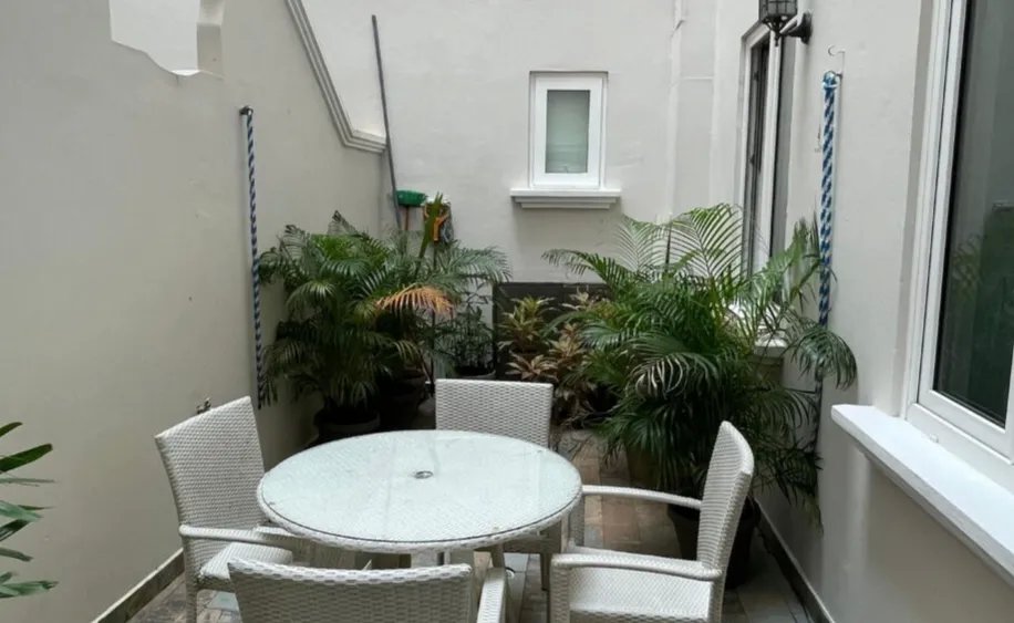 Apartment For Sale in Casco Antiguo