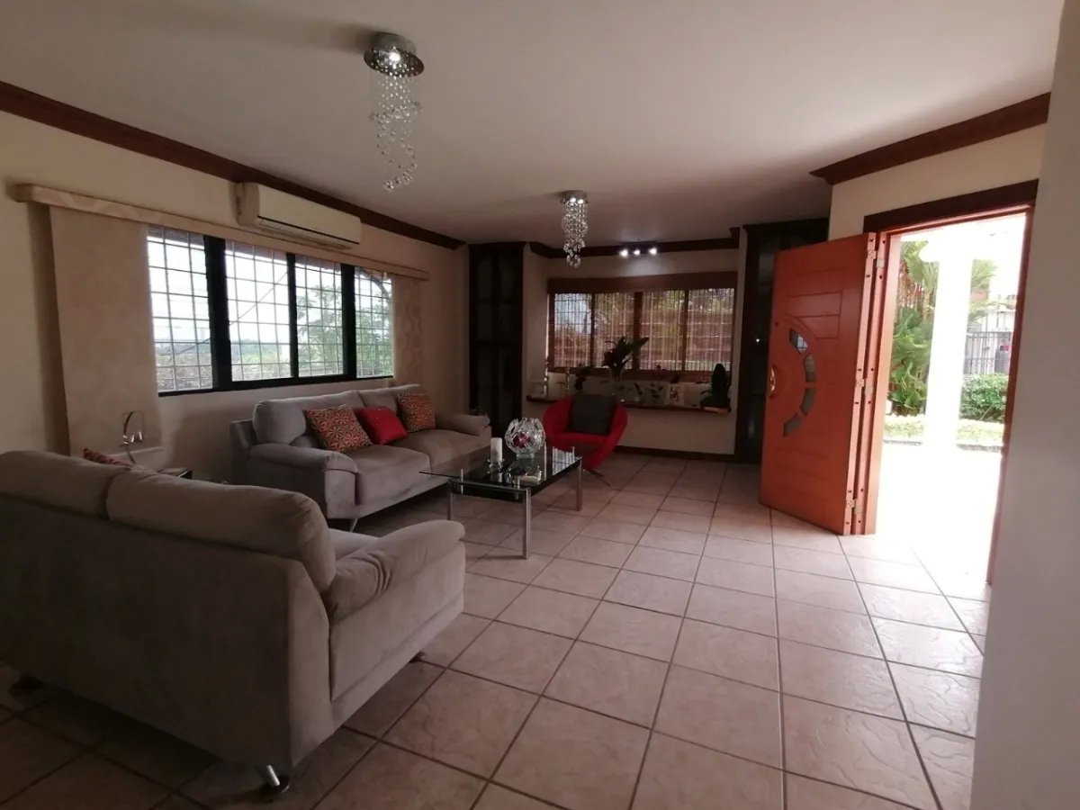 se vende casa en villa lucre