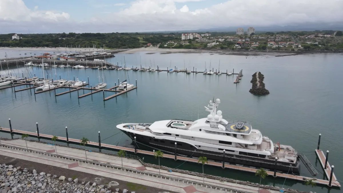 Amplio Apartamento de 3 Recámaras y Gran Balcón, Vista Mar San Carlos
