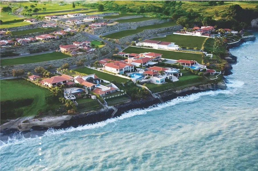 Amplio Apartamento de 3 Recámaras con Gran Balcón, Vista Mar San Carlos
