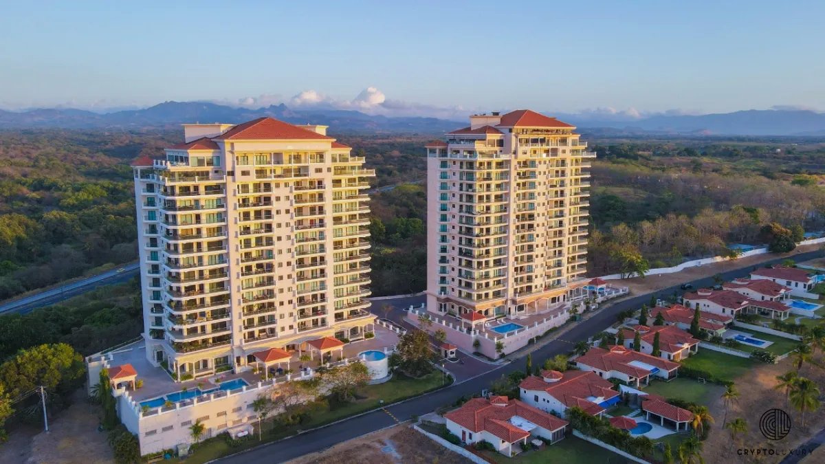 Amplio Apartamento de 3 Recámaras con Gran Balcón, Vista Mar San Carlos
