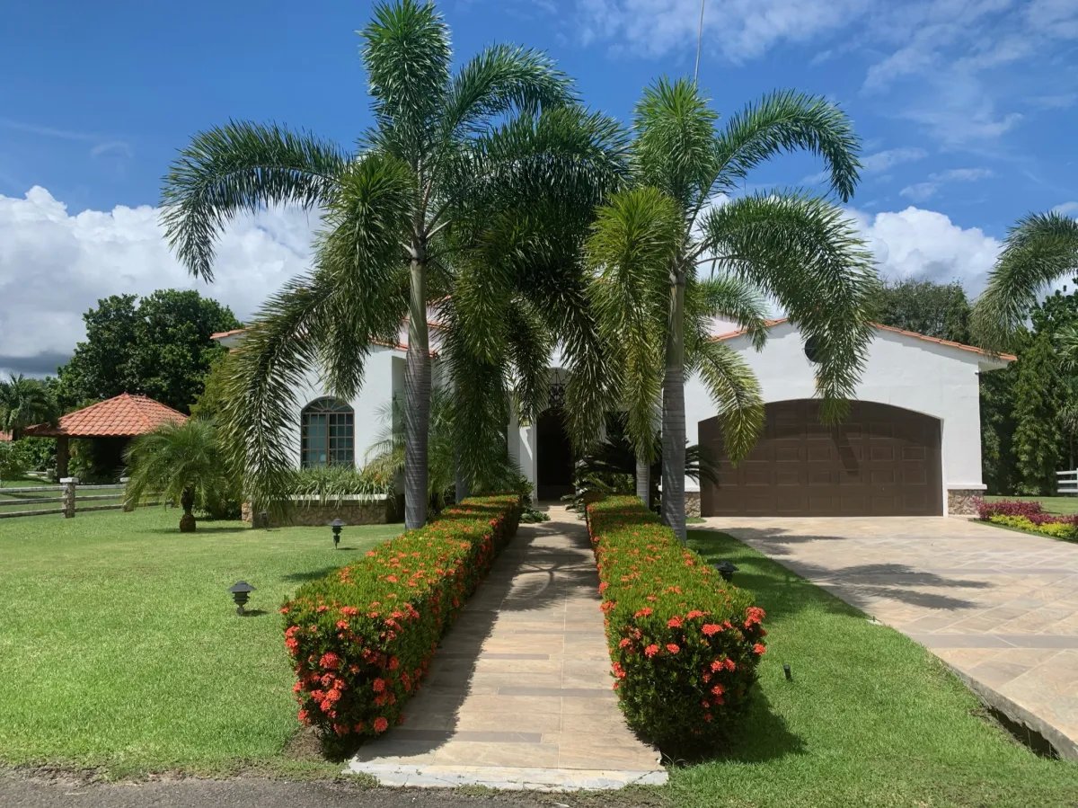 Country and Beach House for Sale in Hacienda Pacífica, San Carlos 189.02 m²