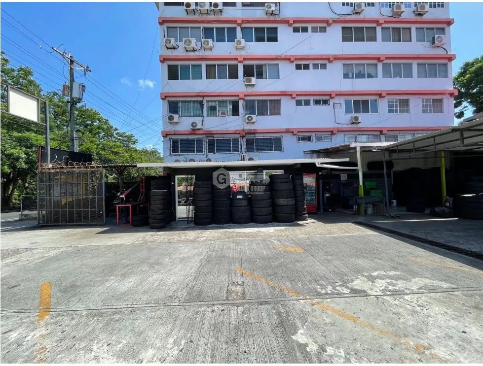 SE VENDE LOCAL COMERCIAL EN PARQUE LEFEVRE 750M 2 NIVELES CON OFICINA