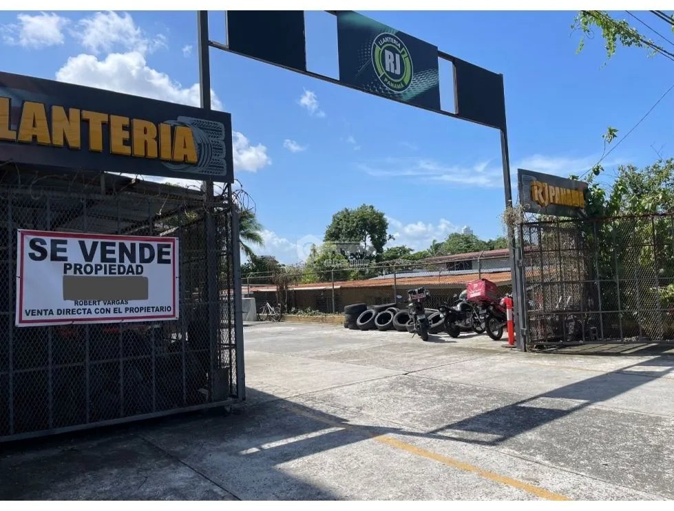 SE VENDE LOCAL COMERCIAL EN PARQUE LEFEVRE 750M 2 NIVELES CON OFICINA