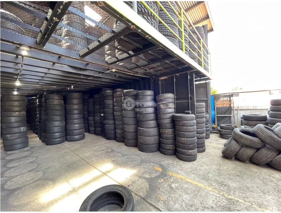 LOCAL COMERCIAL / PARQUE LEFEVRE / 750M / 2 NIVELES / OFICINA